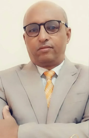 الشيخ أحمد ولد محمد – مهندس - رئيس مصلحة "الدراسات والتطوير" بمؤسسة ميناء خليج الراحة "نواذيبو"